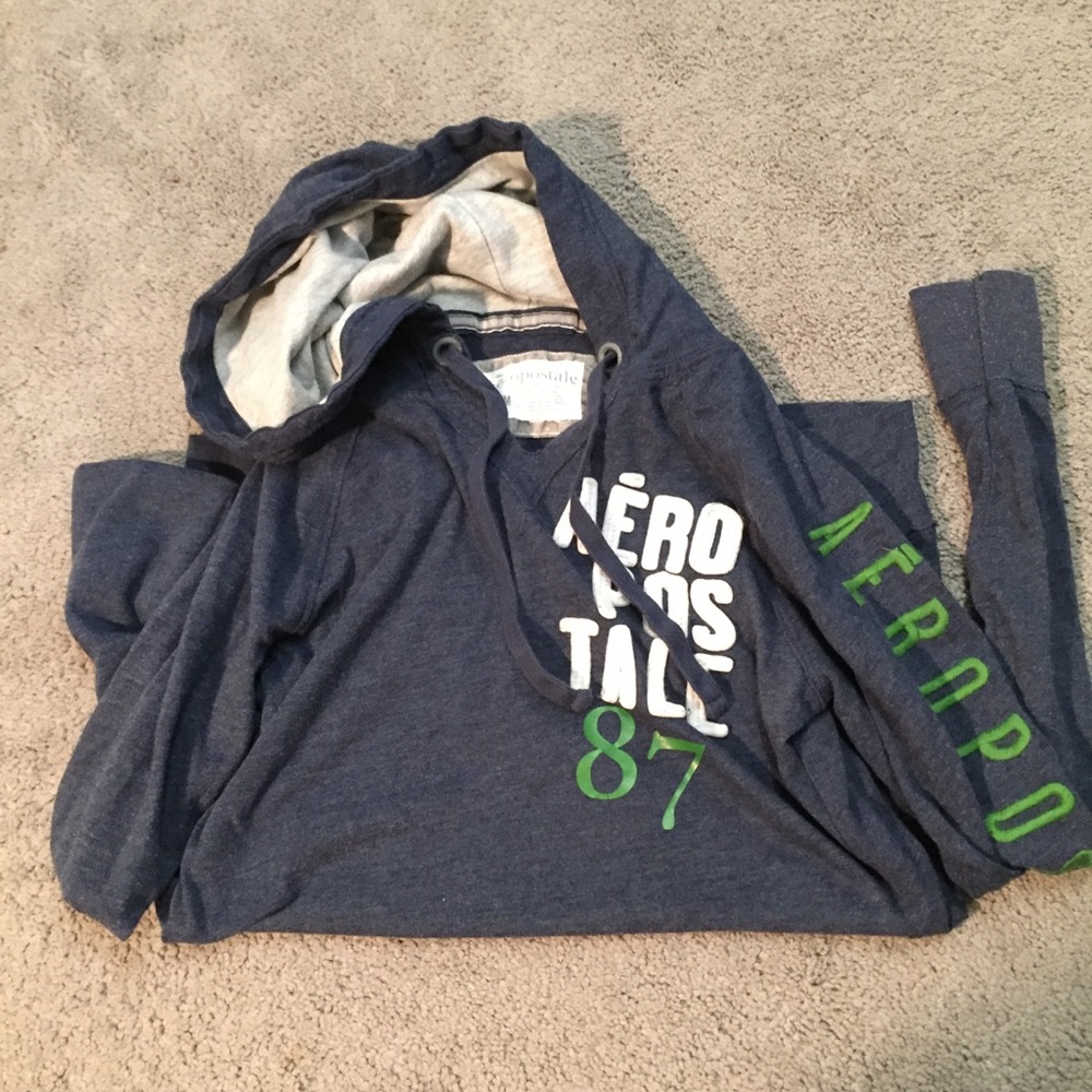 Navy Aeropostale sweat shirt with green accents
